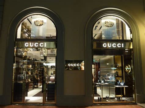 negozio gucci montecatini terme|ᐅ Orari di apertura „Gucci“ .